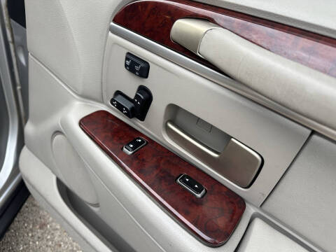 2003 Lincoln Town Car Cartier