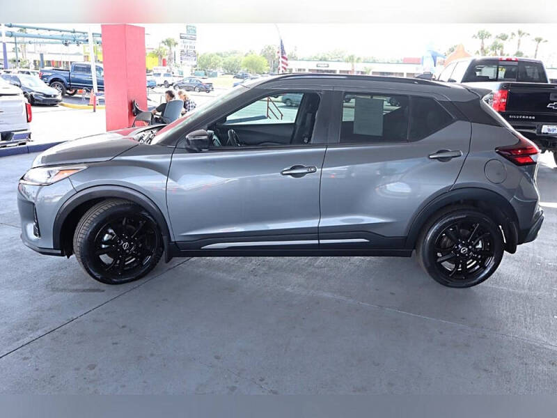 2022 Nissan Kicks SR