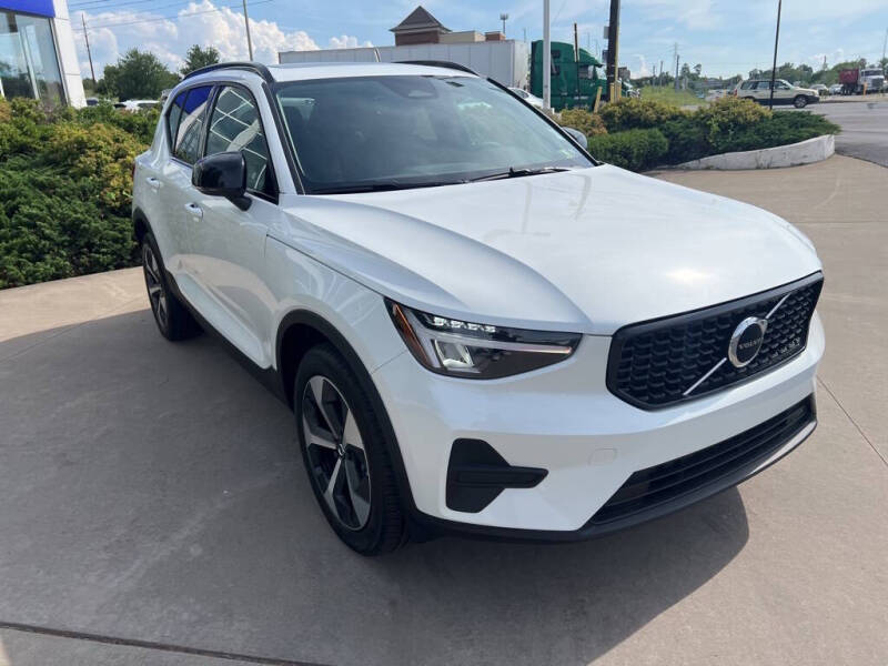 2026 Volvo XC40 B5 Core