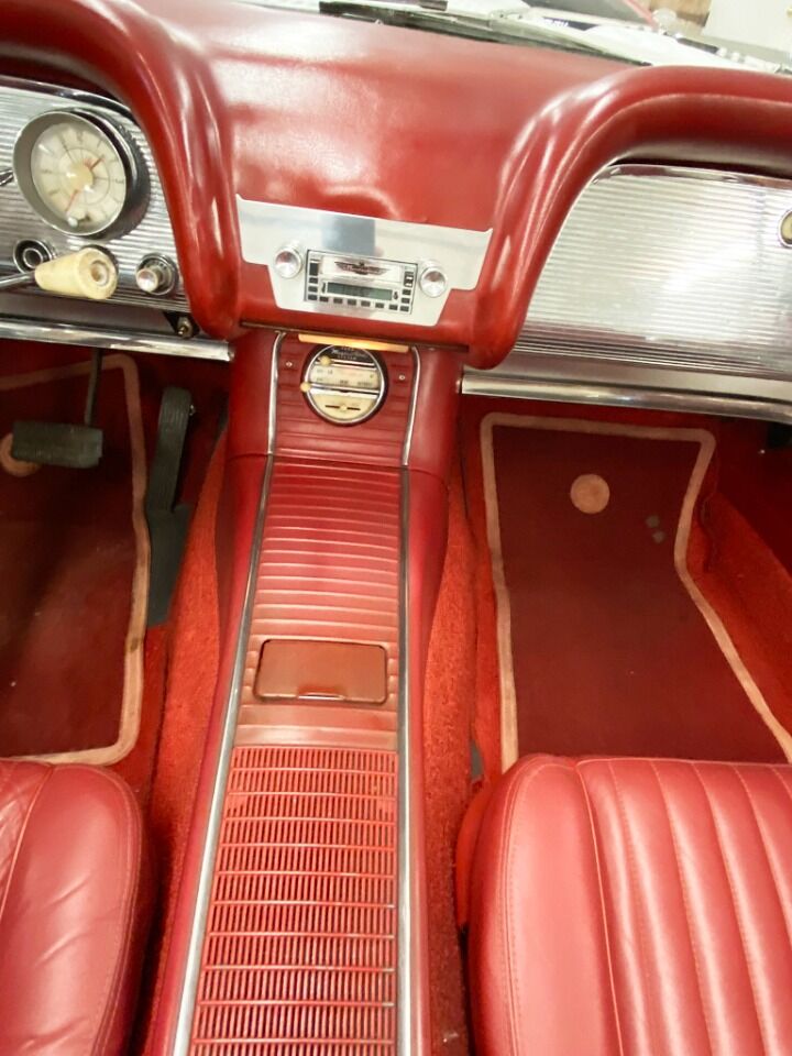 1960 Ford Thunderbird 18