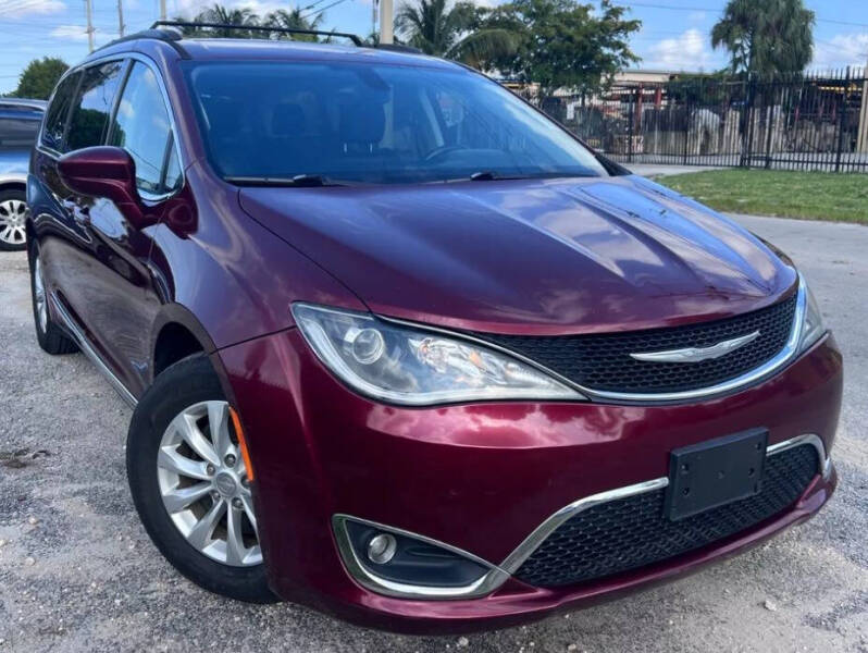 2017 Chrysler Pacifica for sale at Vice City Deals in North Miami Beach FL