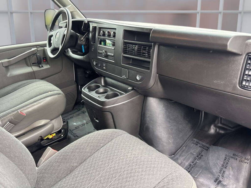 2024 GMC Savana 2500