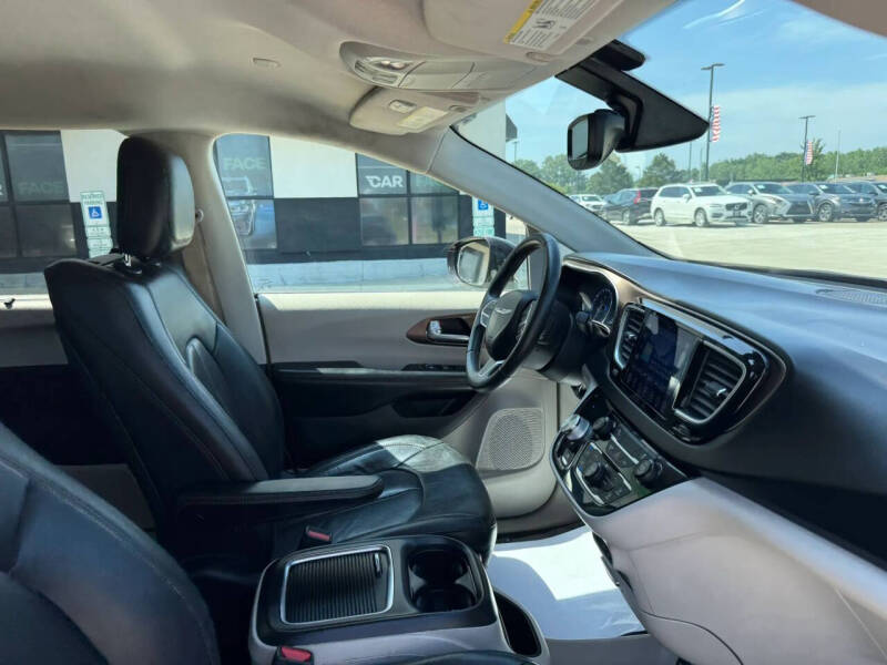 2017 Chrysler Pacifica Touring-L Plus