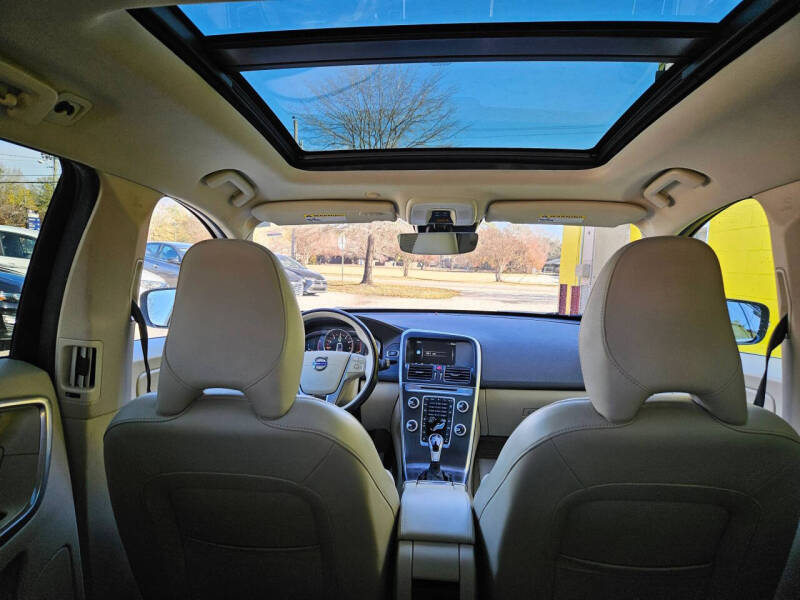 2016 Volvo XC60 T5 Drive-E Premier