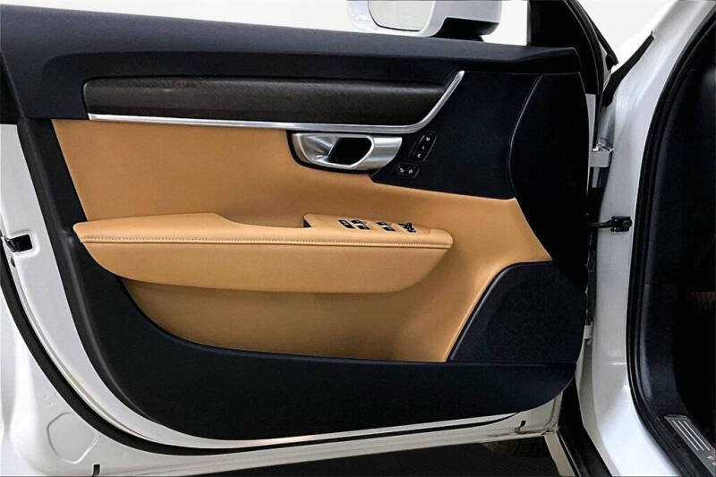 2020 Volvo V90 Cross Country T6