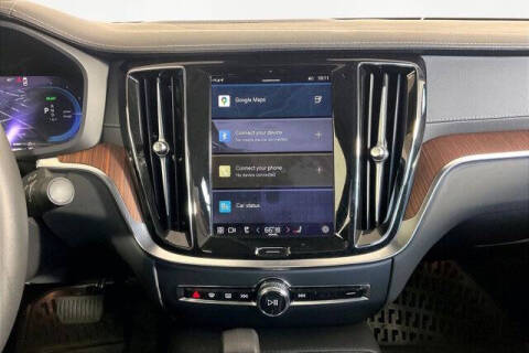 2024 Volvo S60 Recharge T8 Ultimate Dark Theme