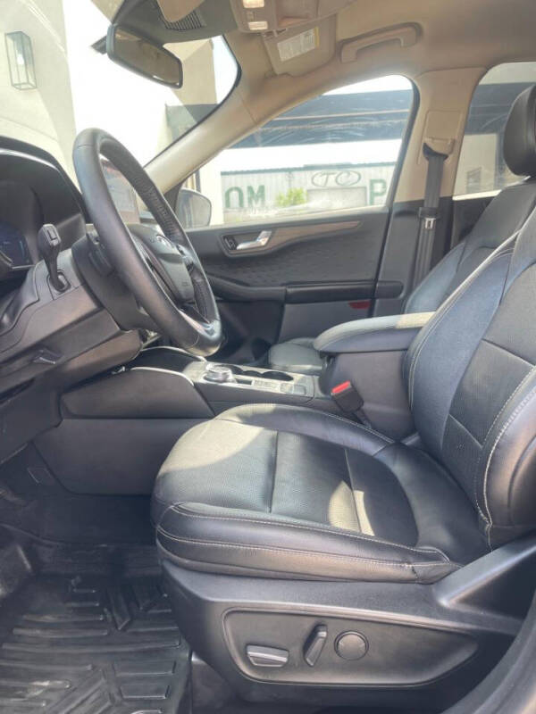 2020 Ford Escape Titanium