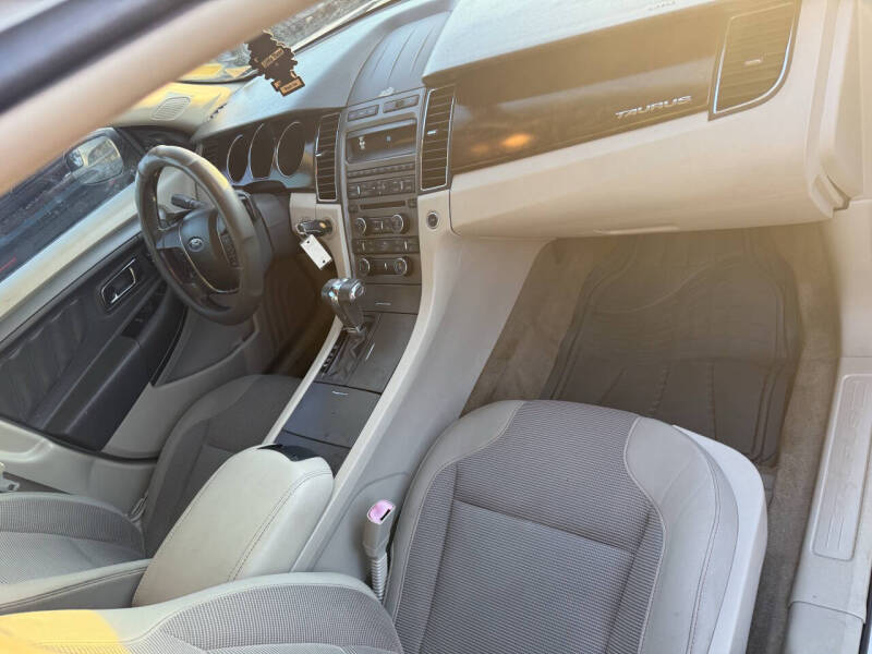 2011 Ford Taurus SEL