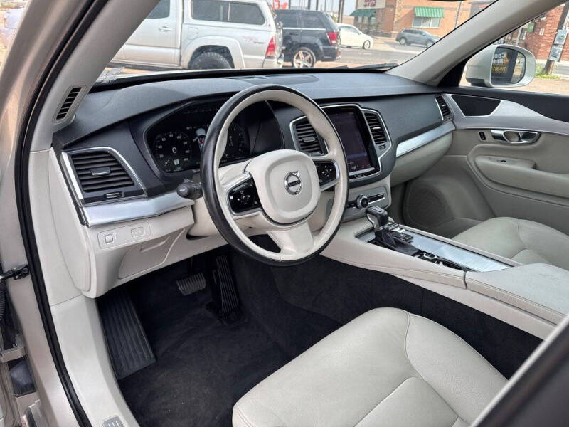 2016 Volvo XC90 T5 Momentum