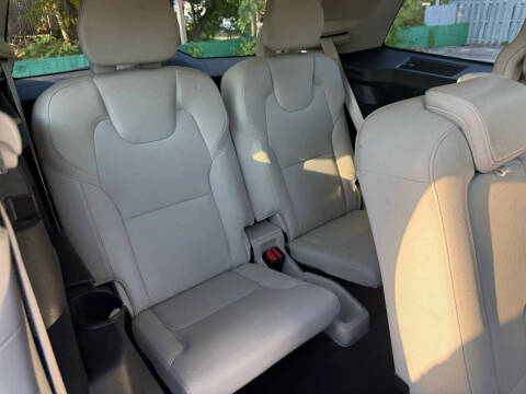 2017 Volvo XC90 T6 Momentum