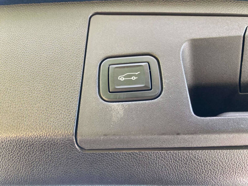 2022 Cadillac XT4 Premium Luxury