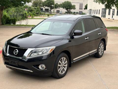 2015 Nissan Pathfinder for sale at Auto Starlight in Dallas TX