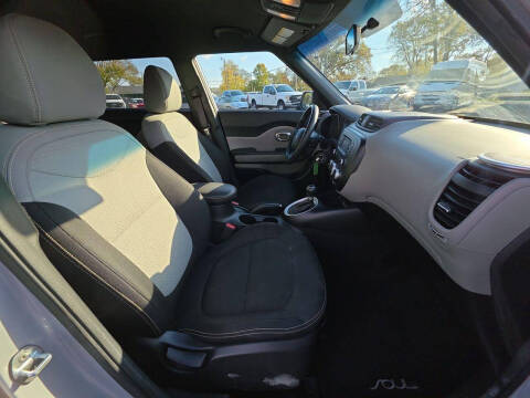 2016 Kia Soul +