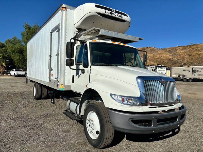 2015 International MA025 26’ CDL Reefer Box Truck