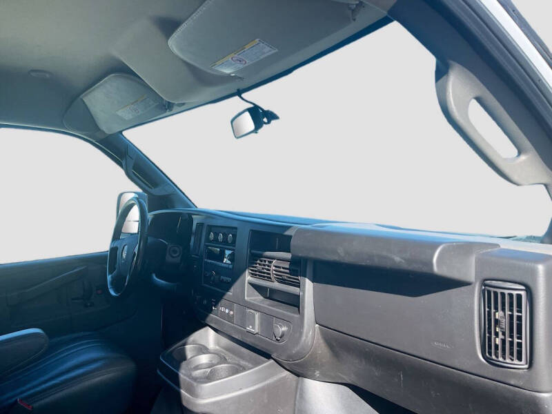2023 GMC Savana 2500