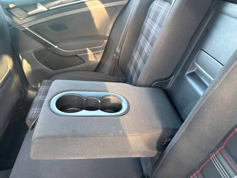 2017 Volkswagen Golf GTI S