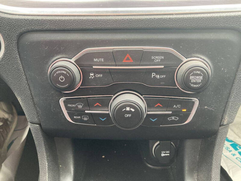 2017 Dodge Charger SE