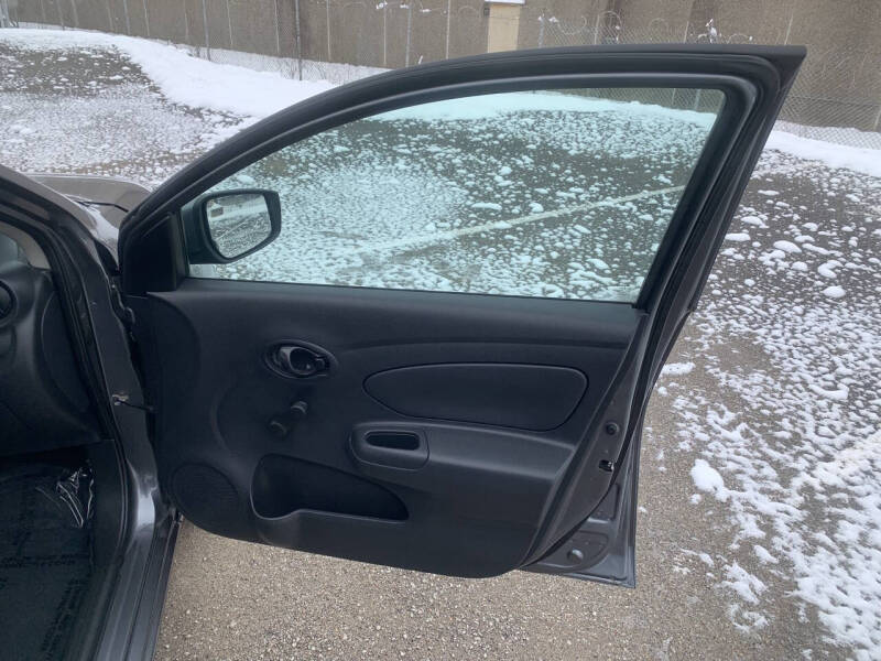 2019 Nissan Versa S Plus