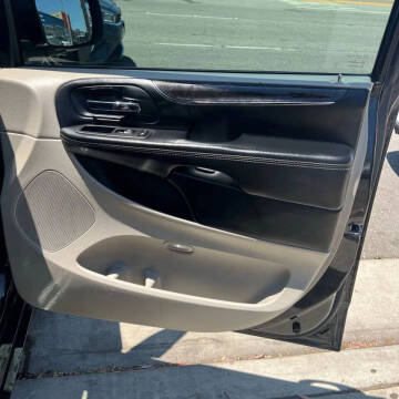 2014 Chrysler Town and Country Touring-L