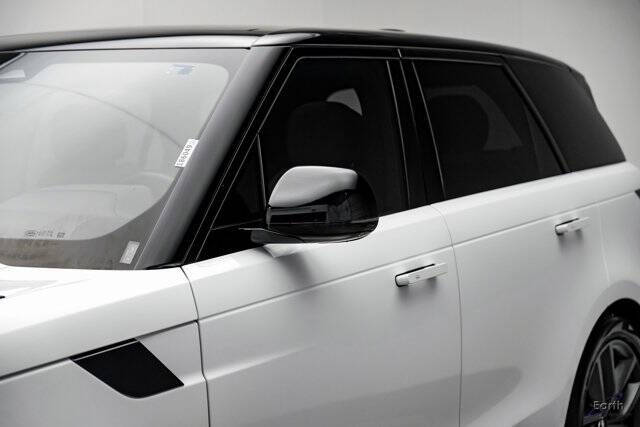 2024 Land Rover Range Rover Sport P360 SE
