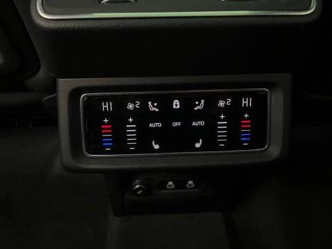 2022 Audi e-tron quattro Premium Plus