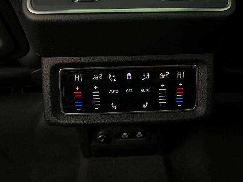 2022 Audi e-tron quattro Premium Plus