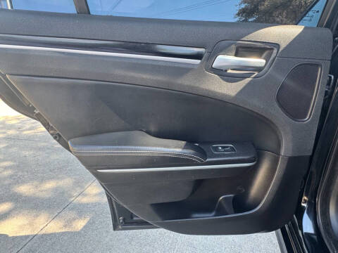 2022 Chrysler 300 S V8