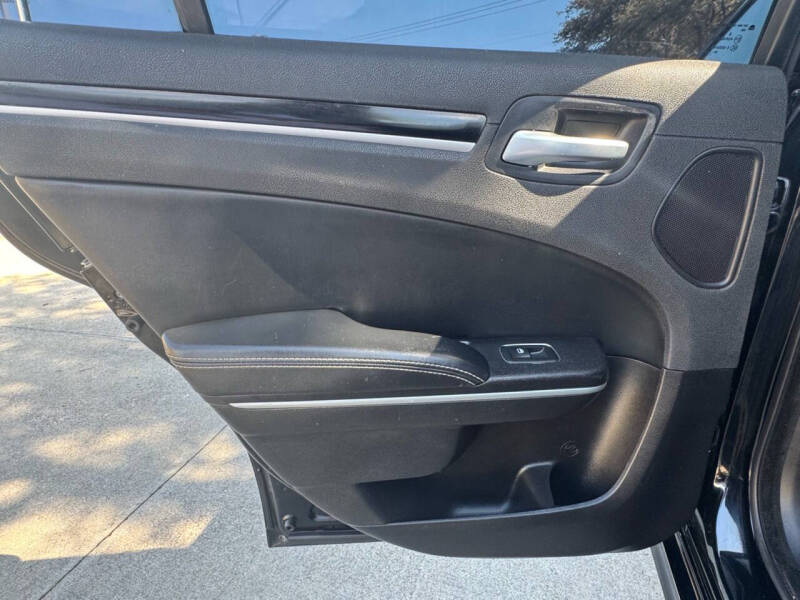 2022 Chrysler 300 S V8