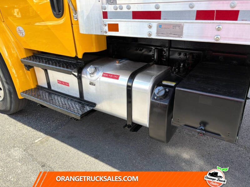 2019 Freightliner M2 106