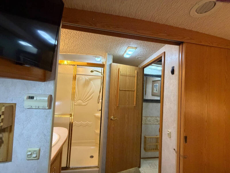 2004 Winnebago Brave