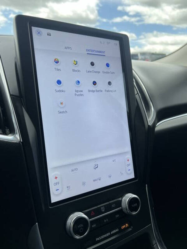 2024 Ford Edge Titanium