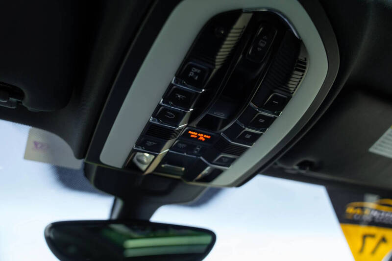 2017 Porsche Cayenne Platinum Edition