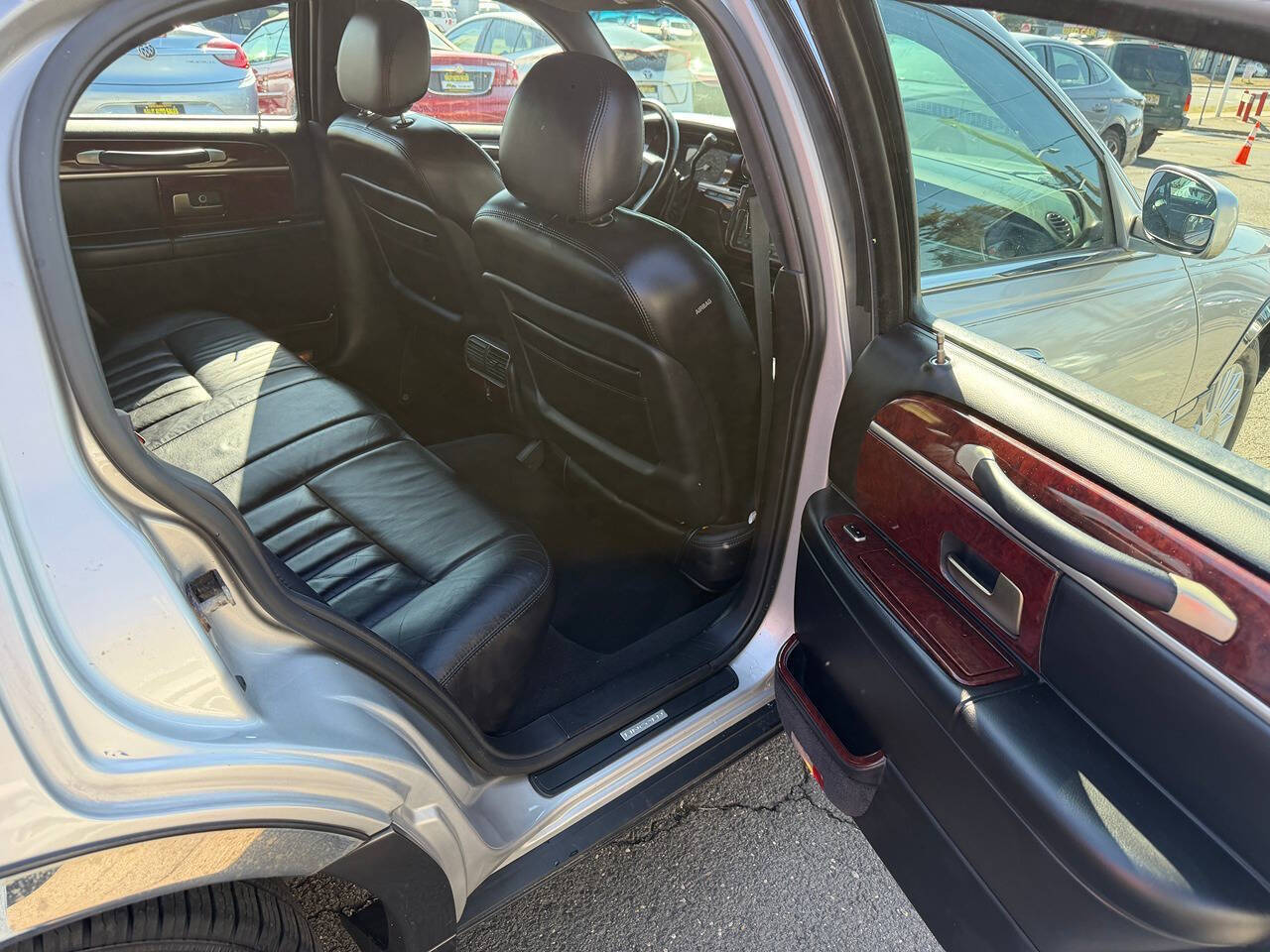 2005 Lincoln Town Car 18
