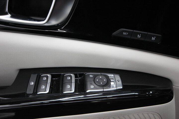 2022 Kia Carnival SX