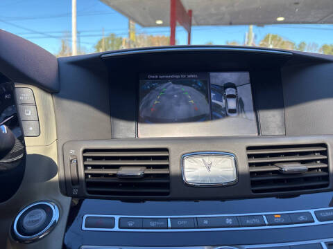 2016 Infiniti Q70 Hybrid