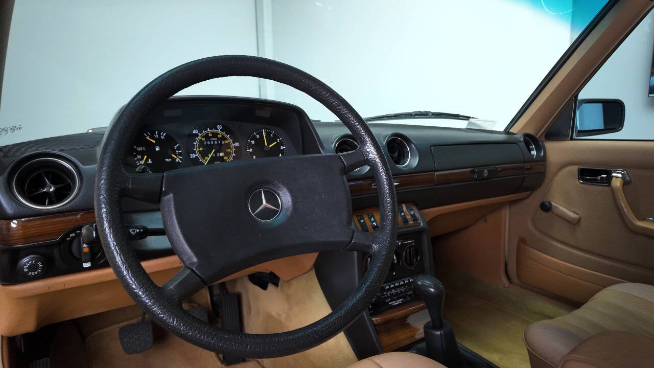 1983 Mercedes-Benz 240-Class 34