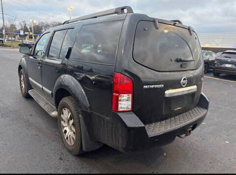 2011 Nissan Pathfinder LE