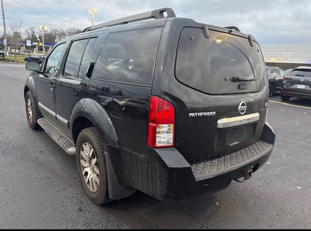 2011 Nissan Pathfinder LE