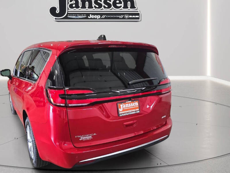 2027 Chrysler Pacifica Select