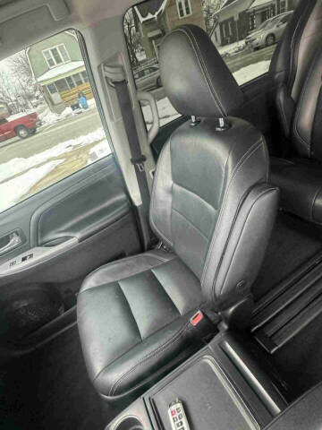 2018 Toyota Sienna SE Premium 8-Passenger