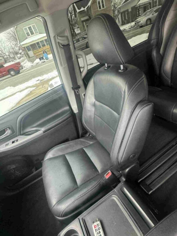 2018 Toyota Sienna SE Premium 8-Passenger