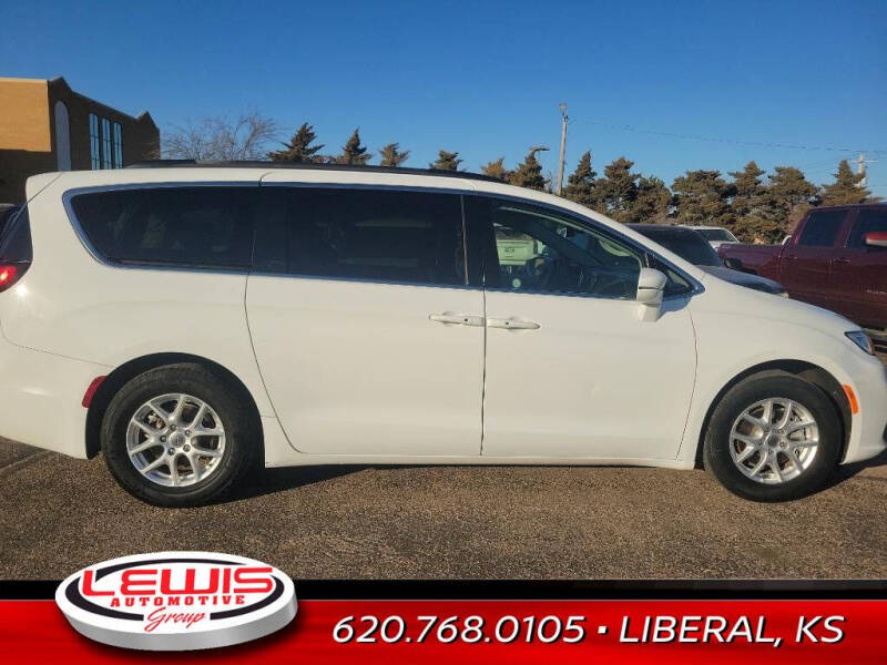 Used 2022 Chrysler Pacifica Touring L with VIN 2C4RC1BG3NR111282 for sale in Liberal, KS