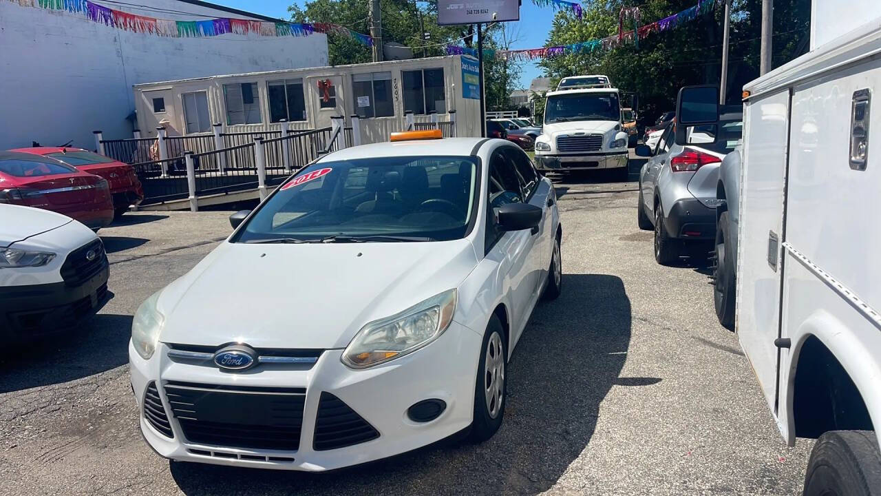 2014 Ford Focus S S 4dr Sedan 2