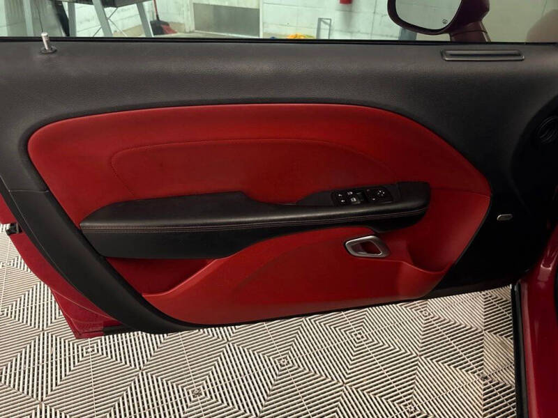 2015 Dodge Challenger SXT Plus