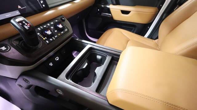 2023 Land Rover Defender 110 SE