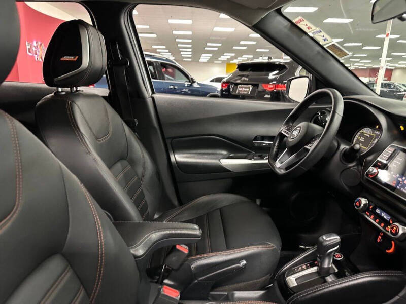 2020 Nissan Kicks SR
