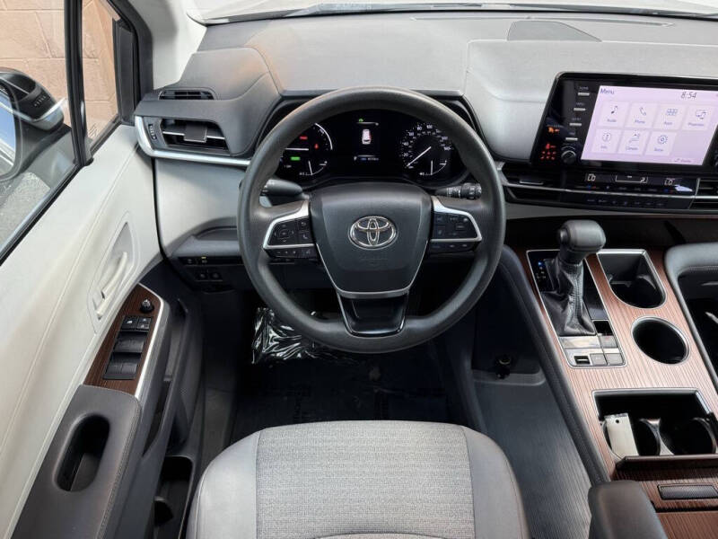 2021 Toyota Sienna LE 8-Passenger