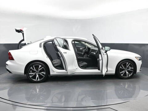 2024 Volvo S60 B5 Core Dark Theme