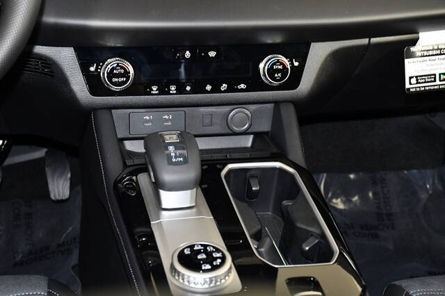 2026 Mitsubishi Outlander LE