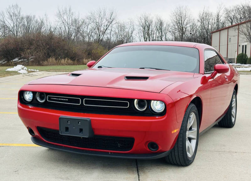 2016 Dodge Challenger SXT's photo